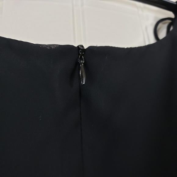 Elegant Black Midi Dress - Picture 6 of 8